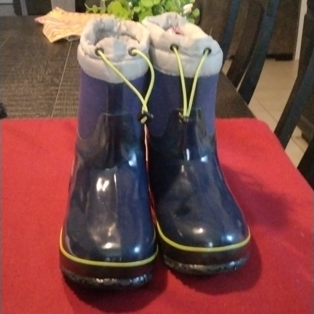 BOGS WATERPROOF BOOTS
